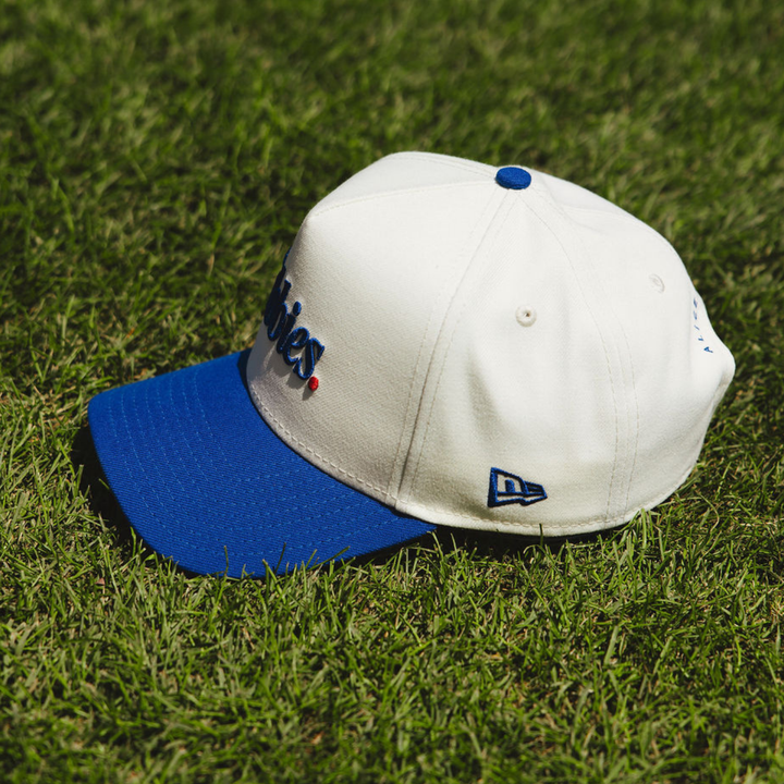 Chicago Cubs x Alice &amp; Wonder Cubbies Two-Tone 940 Cap — Ivory